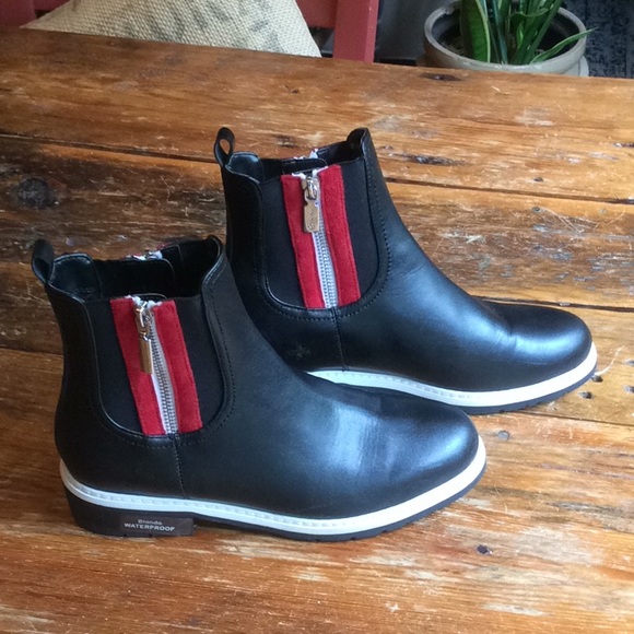 Blondo Shoes - NWOT Sz8 Blondo Waterproof rain boots